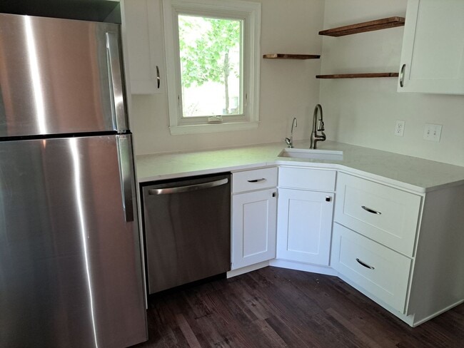 Building Photo - 3 Bedroom home, great location!