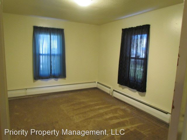 Building Photo - 107 S Ross Ave