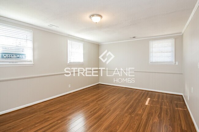 Building Photo - Charming 4 Bedroom in Marietta!