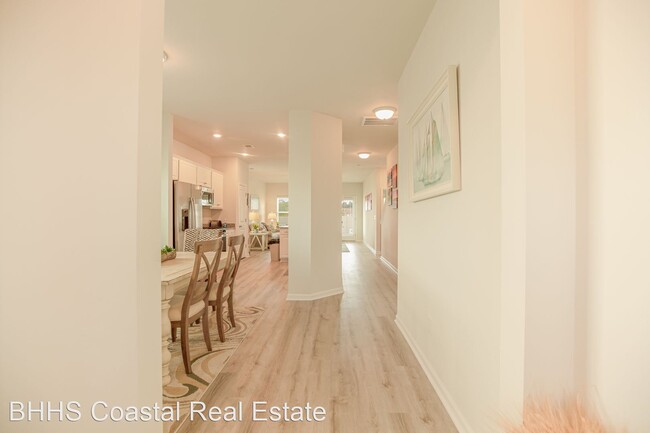 Foto del edificio - 5 br, 3.5 bath House - 829 Saint Albans Lo...