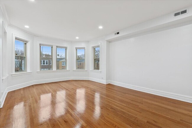 Foto del edificio - 5412 N Kimball Ave