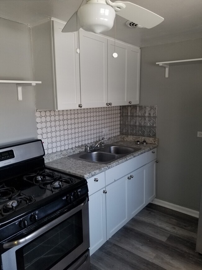 Foto del edificio - 410 E 109th St