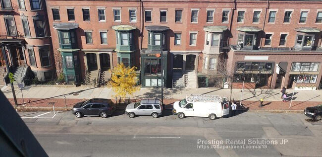 Building Photo - 586 Tremont St