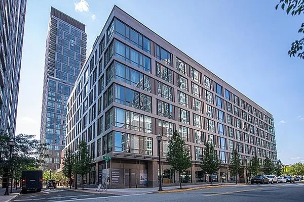 Building Photo - 2 Shore Ln