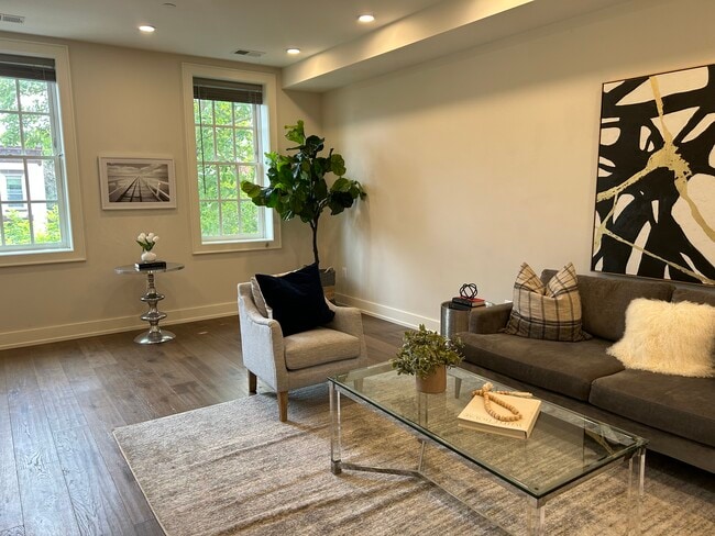 Photo - 417 4th St SE Apartments