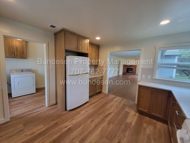 Foto del edificio - 1348 Skillman Ln