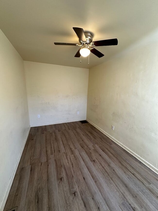 Foto del edificio - 2 Bed, 1 Bath. Section 8 Approved