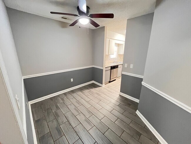Foto del edificio - Charming 3-bedroom, 2-bath townhouse