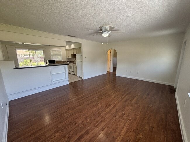 Building Photo - 1156 Salina Ave