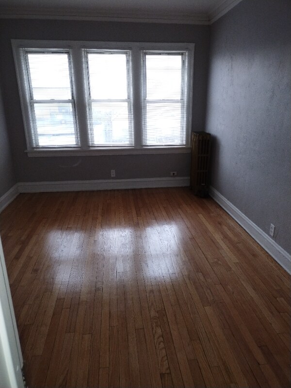 Building Photo - 950 W 87th St