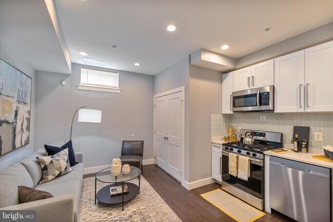 Foto del edificio - 1038 Bladensburg Rd NE