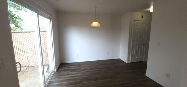 Building Photo - Sunny Lane 805