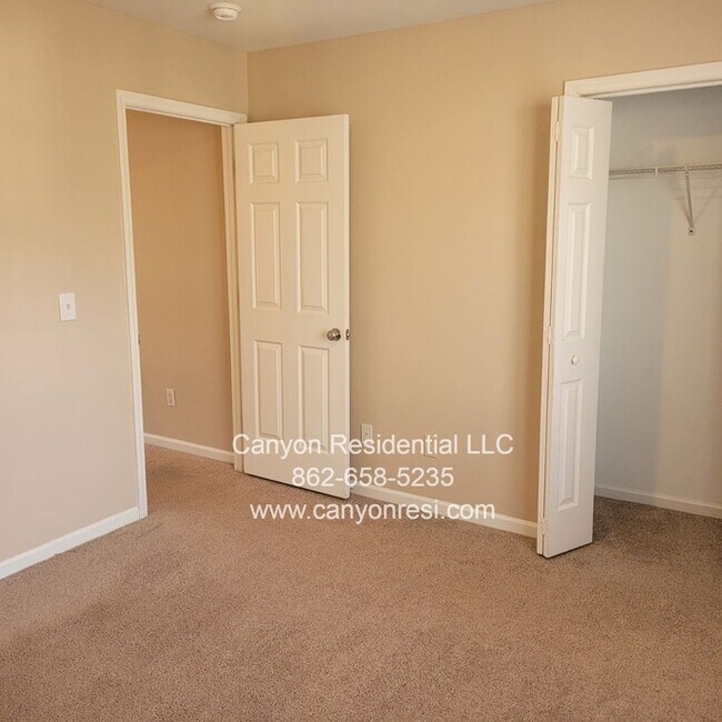 Foto del edificio - 4396 Moat Dr