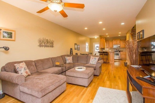 Building Photo - 346 Persimmon Way