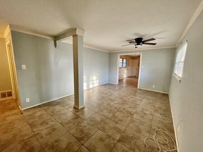 Photo - 1217 Linden Dr House