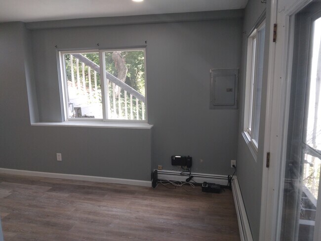 Building Photo - 5 Woodland Ln