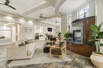 Building Photo - River House Apartments