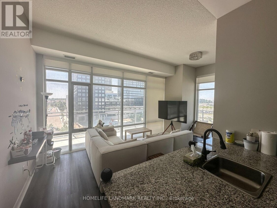 Photo principale - 360-360 Square One Dr