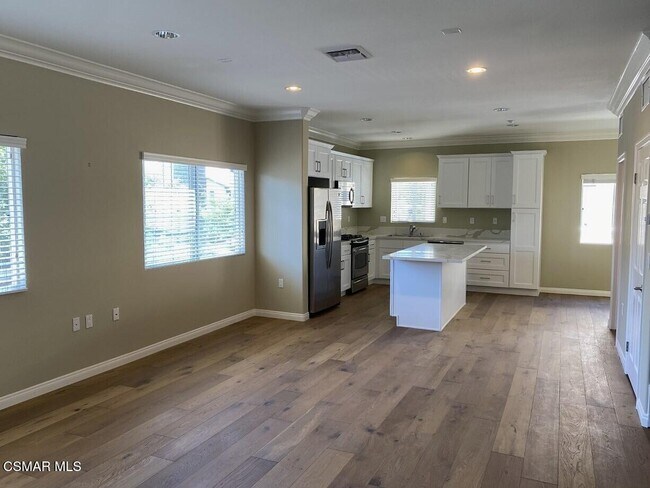 Foto del edificio - 9301 Shirley Ave