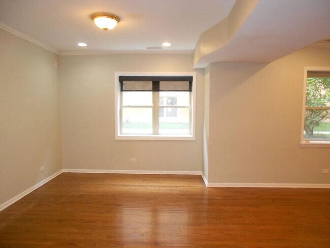 Foto del edificio - Spacious Apartment in Chicago (Roger's Park)