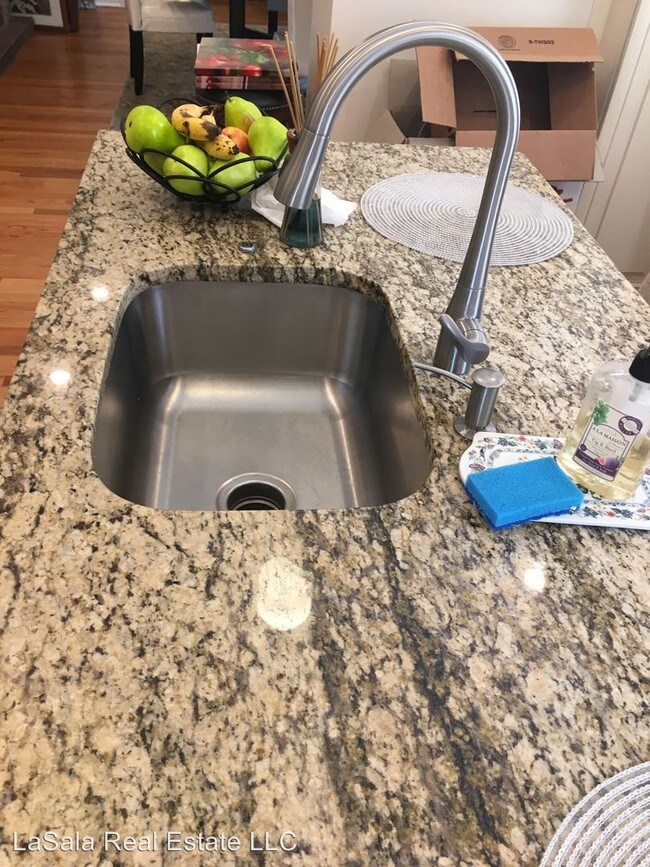 Foto del edificio - 157 Whitney St