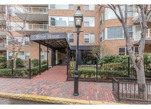 Building Photo - 145 Pinckney St