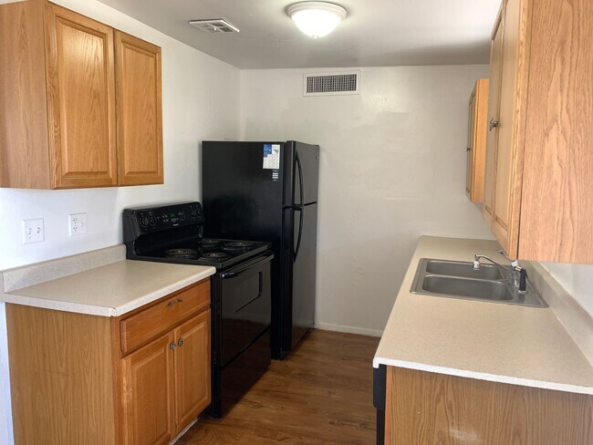 Foto del edificio - Conveniently Located 3Bdm 2Ba Townhome!