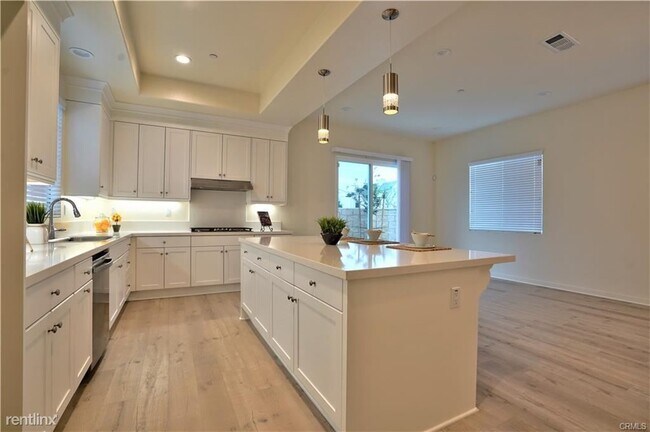 Building Photo - 4 br, 3 bath House - 22311 Normandie Ave