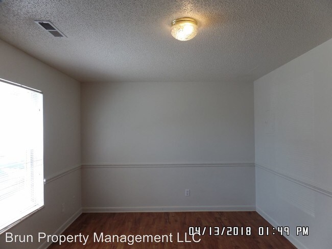 Building Photo - 1105 W Parkway Ave