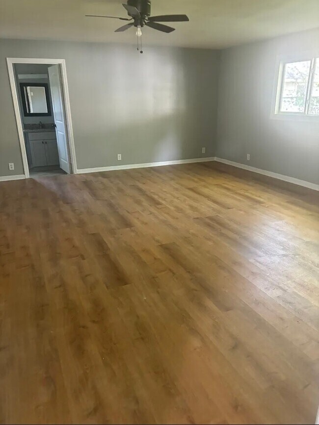 Building Photo - 2310 Merle St