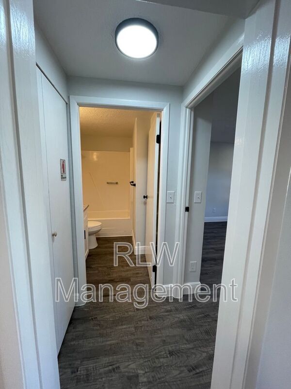 Foto del edificio - 611 Mt Homer Rd