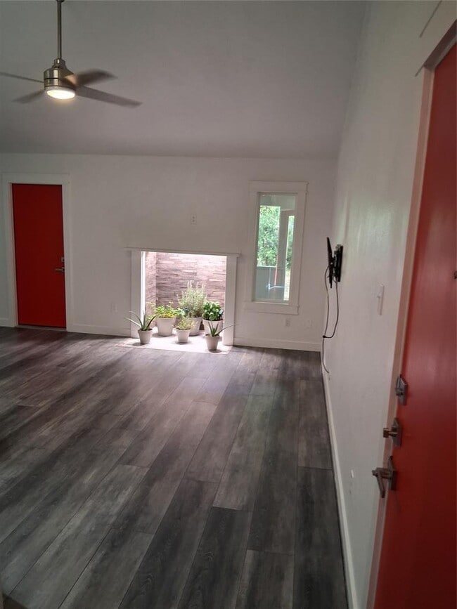 Building Photo - 8904 Linton Dr