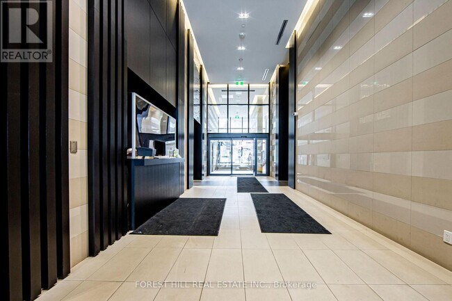 Building Photo - 501 Yonge St