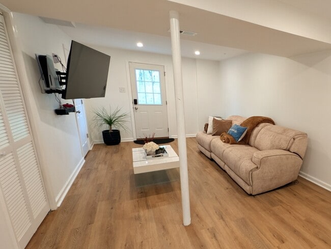 Basement Lounge Area - 121 Van Fleet Cir