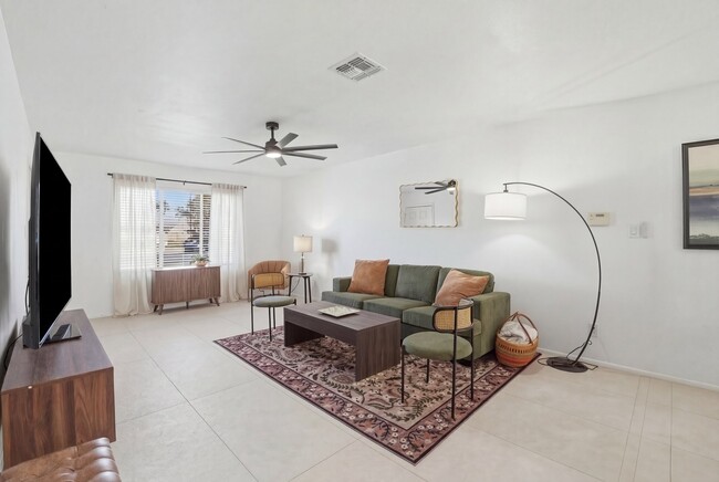 Building Photo - 313 E Riviera Dr