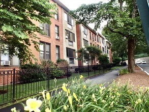 Building Photo - 32 Juniper St