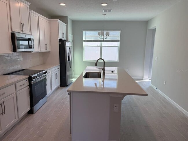 Building Photo - 611 Pothos St