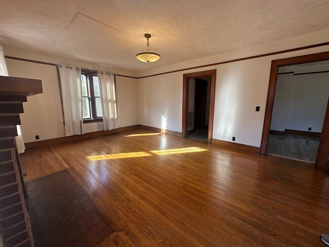 Foto del edificio - 3 Bedroom / 1.5 Bath Brick Home on 1.4 Acres  Blountville TN