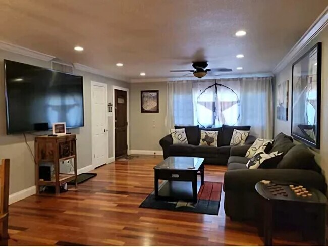 Building Photo - 1436 Englewood Ln