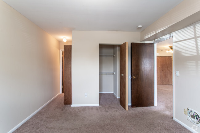 1BR, 1BA - 624 SF - Heritage Manor