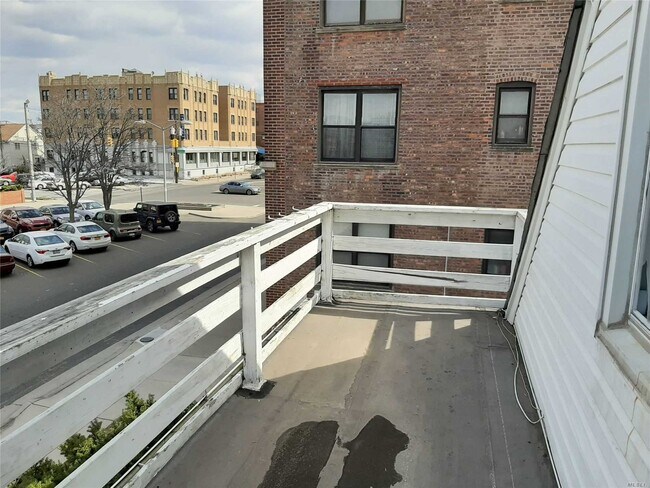 Foto del edificio - 370 E Broadway