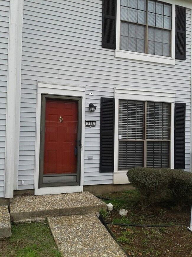 Foto del edificio - Nice 2 bedroom townhouse ready to go with covered parking!