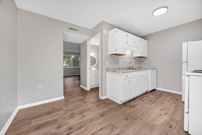 Building Photo - 815 Raleigh St