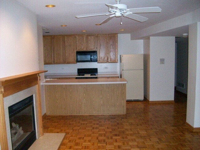 Foto del edificio - Large 3 bed/ 2 bath garden unit Available July 1