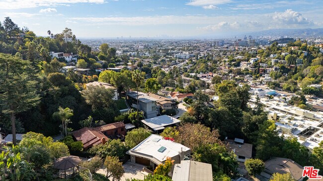 Foto del edificio - 3255 Fernwood Ave