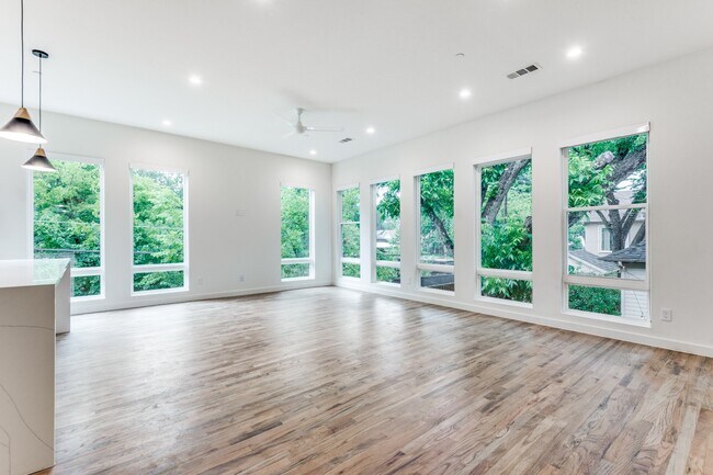 Foto del edificio - Tucked away Lakewood Gem, 2 story townhome, Walkable area!
