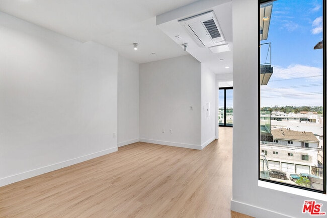 Foto del edificio - 3688 Overland Ave