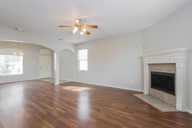 Building Photo - 3606 Evergreen Square Tr