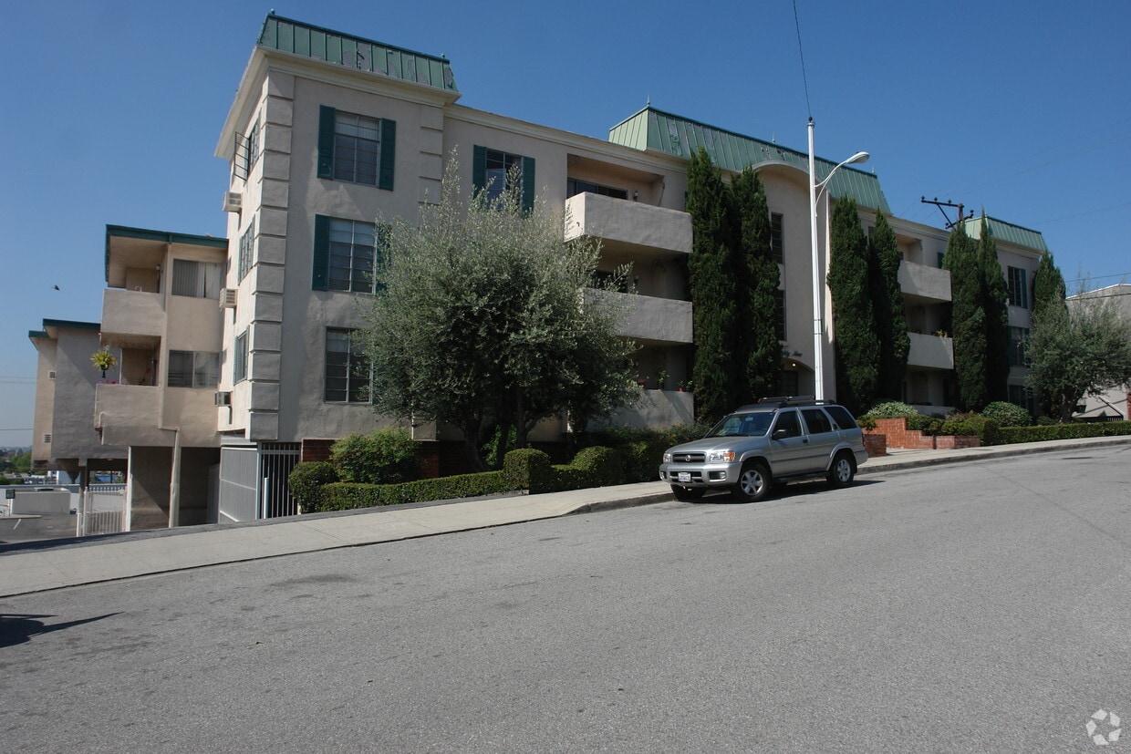 Building Photo - 1689 Amberwood Dr
