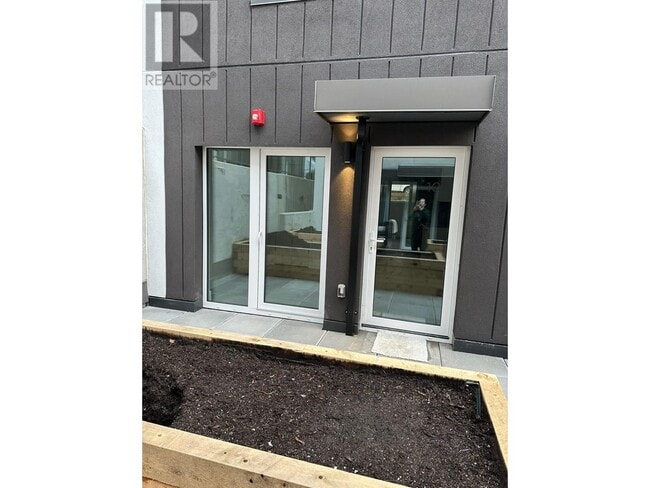 Photo du bâtiment - 2075-2075 E 1st Ave